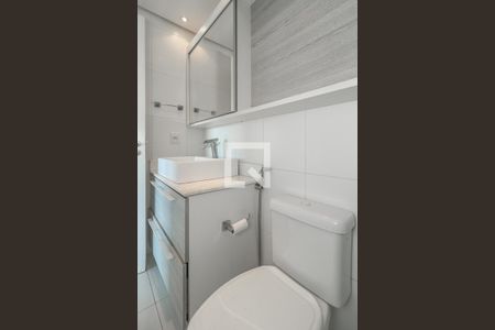 Banheiro da Suíte de apartamento para alugar com 2 quartos, 74m² em Três Figueiras, Porto Alegre