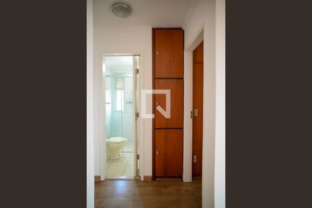 Corredor de apartamento para alugar com 2 quartos, 72m² em Vila Gumercindo, São Paulo
