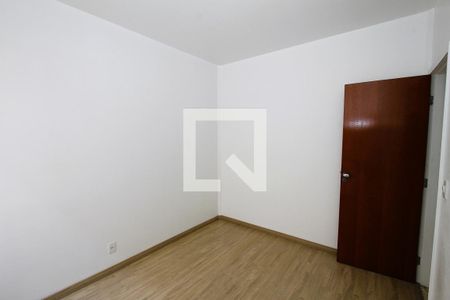 Quarto 2 de apartamento para alugar com 3 quartos, 57m² em Padre Eustáquio, Belo Horizonte