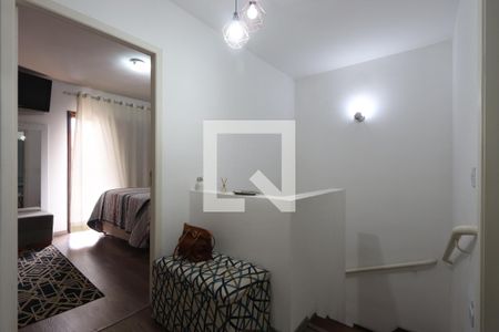 Corredor de casa de condomínio para alugar com 2 quartos, 80m² em Jardim Independência, São Paulo