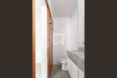 Banheiro da Suíte de apartamento à venda com 3 quartos, 80m² em Santa Monica, Belo Horizonte