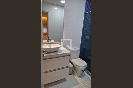 Banheiro de apartamento à venda com 2 quartos, 68m² em Jardim Tupanci, Barueri