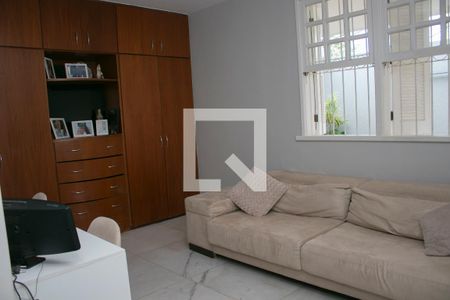 Casa à venda com 3 quartos, 170m² em Santa Efigênia, Belo Horizonte
