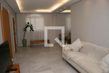 Casa à venda com 3 quartos, 170m² em Santa Efigênia, Belo Horizonte