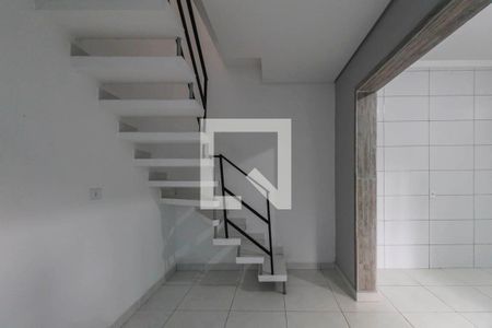 Sala de casa para alugar com 1 quarto, 80m² em Parque Santa Madalena, São Paulo