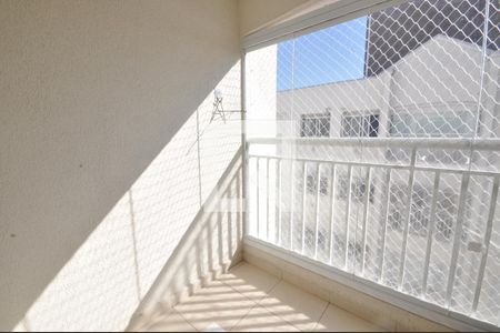 Sacada da Sala de apartamento para alugar com 2 quartos, 66m² em Vila Nivi, São Paulo