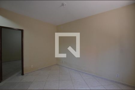 Sala de casa para alugar com 3 quartos, 120m² em Marechal Hermes, Rio de Janeiro