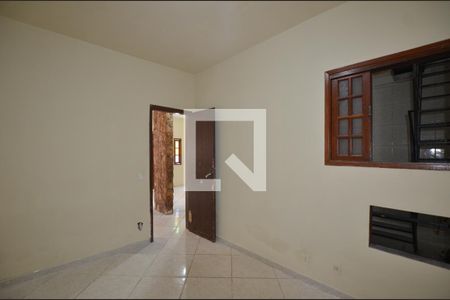 Quarto 1 de casa para alugar com 3 quartos, 120m² em Marechal Hermes, Rio de Janeiro