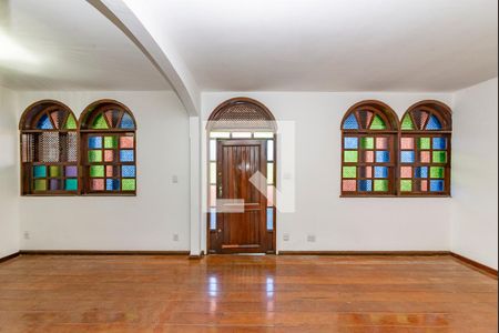 Sala 1 de casa para alugar com 3 quartos, 157m² em Caiçaras, Belo Horizonte