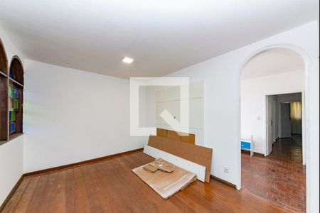 Sala 1 de casa para alugar com 3 quartos, 157m² em Caiçaras, Belo Horizonte