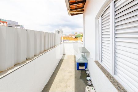 Área externa de casa para alugar com 3 quartos, 120m² em Caiçaras, Belo Horizonte