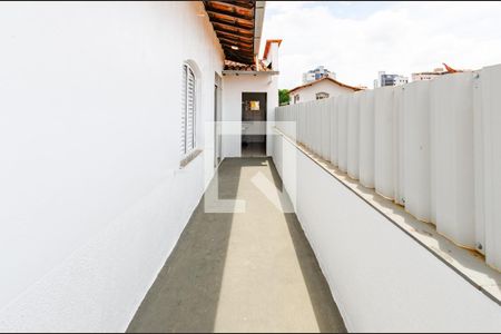 Área externa de casa para alugar com 3 quartos, 120m² em Caiçaras, Belo Horizonte
