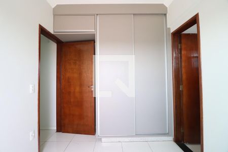 Quarto 1 - Suíte de apartamento para alugar com 3 quartos, 49m² em Chácaras Tubalina E Quartel, Uberlândia