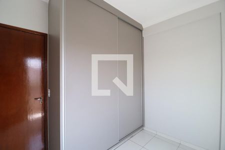Quarto 2 de apartamento para alugar com 3 quartos, 49m² em Chácaras Tubalina E Quartel, Uberlândia