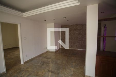 Sala de casa à venda com 3 quartos, 200m² em Coração Eucarístico, Belo Horizonte