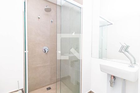 Banheiro de kitnet/studio para alugar com 1 quarto, 24m² em Bela Vista, São Paulo