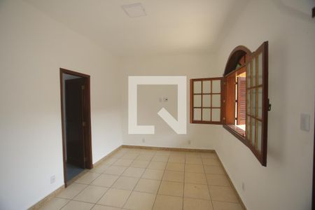 Quarto de casa para alugar com 3 quartos, 200m² em Caiçara-adelaide, Belo Horizonte