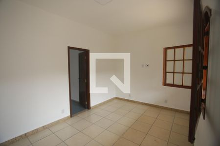 Quarto de casa para alugar com 3 quartos, 200m² em Caiçara-adelaide, Belo Horizonte