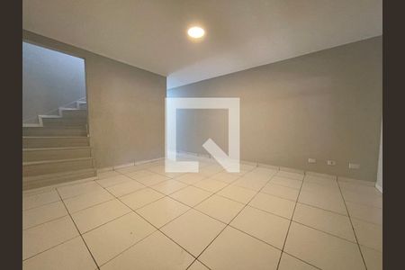 Sala de casa para alugar com 5 quartos, 181m² em Jardim Pinheiros, São Paulo