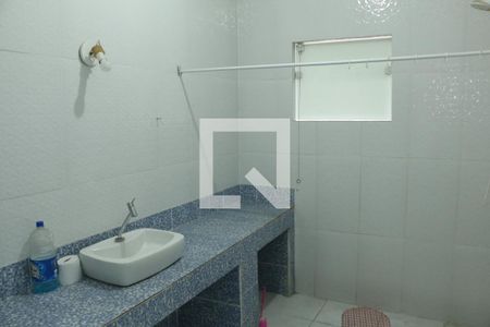Banheiro de casa para alugar com 2 quartos, 77m² em Jardim Tropical, Nova Iguaçu