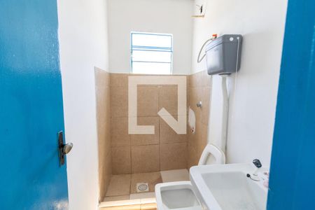 Banheiro de casa para alugar com 2 quartos, 70m² em Campo Novo, Porto Alegre