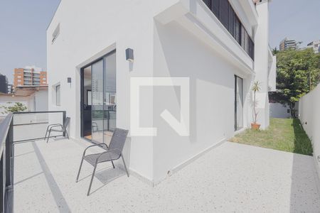 Varanda de casa à venda com 4 quartos, 450m² em Jardim das Bandeiras, São Paulo