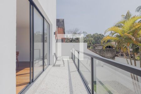 Varanda de casa à venda com 4 quartos, 450m² em Jardim das Bandeiras, São Paulo