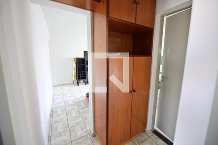 Hall dos quartos de apartamento para alugar com 3 quartos, 91m² em Parque Anhanguera, Goiânia