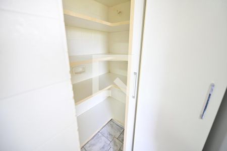 Despensa de apartamento para alugar com 3 quartos, 91m² em Parque Anhanguera, Goiânia