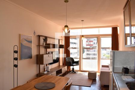 Sala/Cozinha de apartamento para alugar com 1 quarto, 68m² em Centro, Curitiba