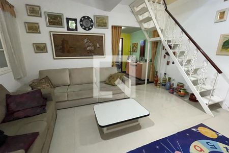 Sala de casa para alugar com 3 quartos, 150m² em Jardim Olavo Bilac, Duque de Caxias