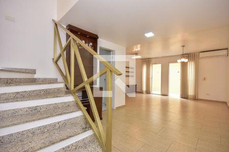 Sala de casa de condomínio para alugar com 4 quartos, 200m² em Jardim Ampliacao, São Paulo