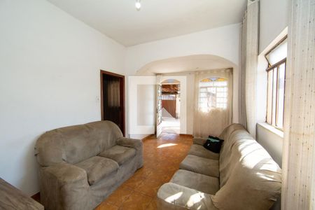 Sala de casa à venda com 3 quartos, 140m² em Califórnia, Belo Horizonte