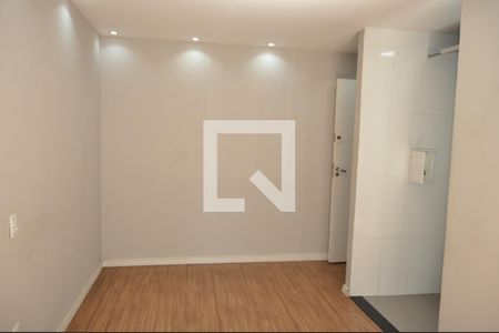 Sala de apartamento para alugar com 2 quartos, 40m² em Del Castilho, Rio de Janeiro