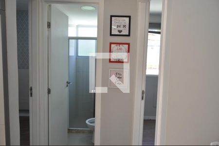 Corredor de apartamento para alugar com 2 quartos, 40m² em Del Castilho, Rio de Janeiro