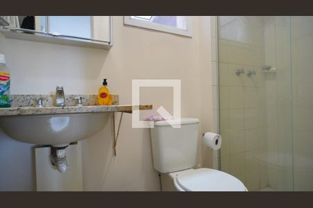 Banheiro suíte  de apartamento à venda com 2 quartos, 59m² em Passo D’areia, Porto Alegre