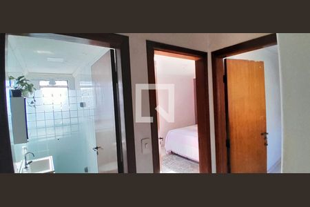 Corredor de casa para alugar com 3 quartos, 134m² em Jardim Monte Azul, São Paulo