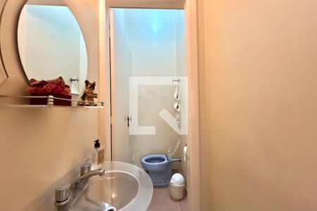 Lavabo de casa para alugar com 5 quartos, 250m² em Indianópolis, São Paulo