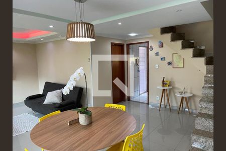 Sala de casa de condomínio à venda com 4 quartos, 120m² em Recreio dos Bandeirantes, Rio de Janeiro