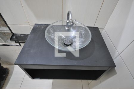 Banheiro de casa para alugar com 1 quarto, 60m² em Parque Edu Chaves, São Paulo