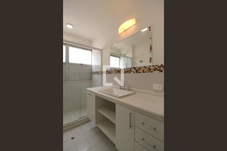 Banheiro da Suíte 1 de apartamento para alugar com 2 quartos, 157m² em Itaim Bibi, São Paulo