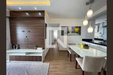 Sala de apartamento para alugar com 3 quartos, 77m² em Conjunto Promorar Raposo Tavares, São Paulo