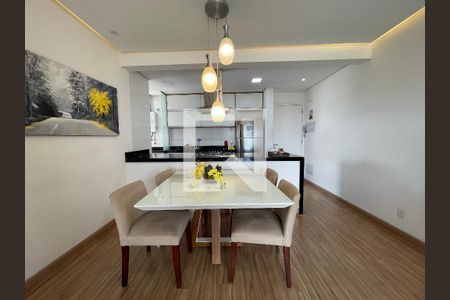 Sala de apartamento para alugar com 3 quartos, 77m² em Conjunto Promorar Raposo Tavares, São Paulo