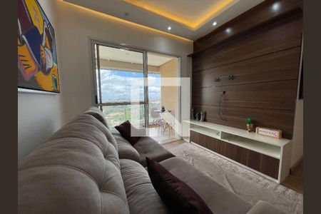 Sala de apartamento para alugar com 3 quartos, 77m² em Conjunto Promorar Raposo Tavares, São Paulo