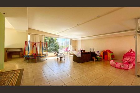 Casa à venda com 6 quartos, 740m² em Vila Paris, Belo Horizonte