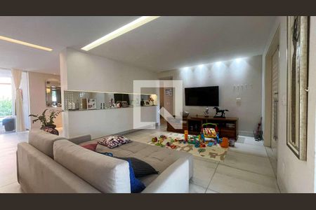Casa à venda com 6 quartos, 740m² em Vila Paris, Belo Horizonte