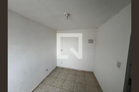 Quarto/Sala de casa para alugar com 2 quartos, 40m² em Jardim Rossin, São Paulo
