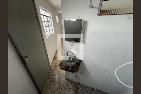 Banheiro de casa para alugar com 2 quartos, 40m² em Jardim Rossin, São Paulo