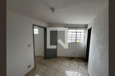 Quarto/Sala de casa para alugar com 2 quartos, 40m² em Jardim Rossin, São Paulo
