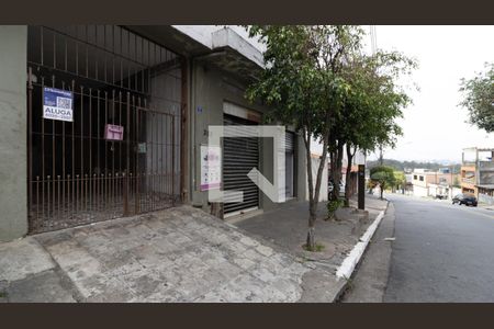 Fachada e Plaquinha de casa para alugar com 1 quarto, 30m² em Jardim Verônia, São Paulo